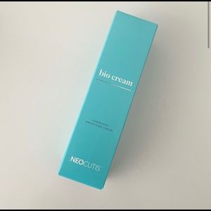 NEOCUTIS BIO CREAM Overnight
Smoothing Cream